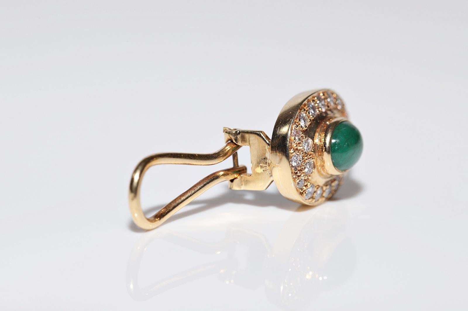 Vintage Circa 1980s 18k Gold Natural Diamond And Cabochon Emerald Earring In Good Condition For Sale In Fatih/İstanbul, 34