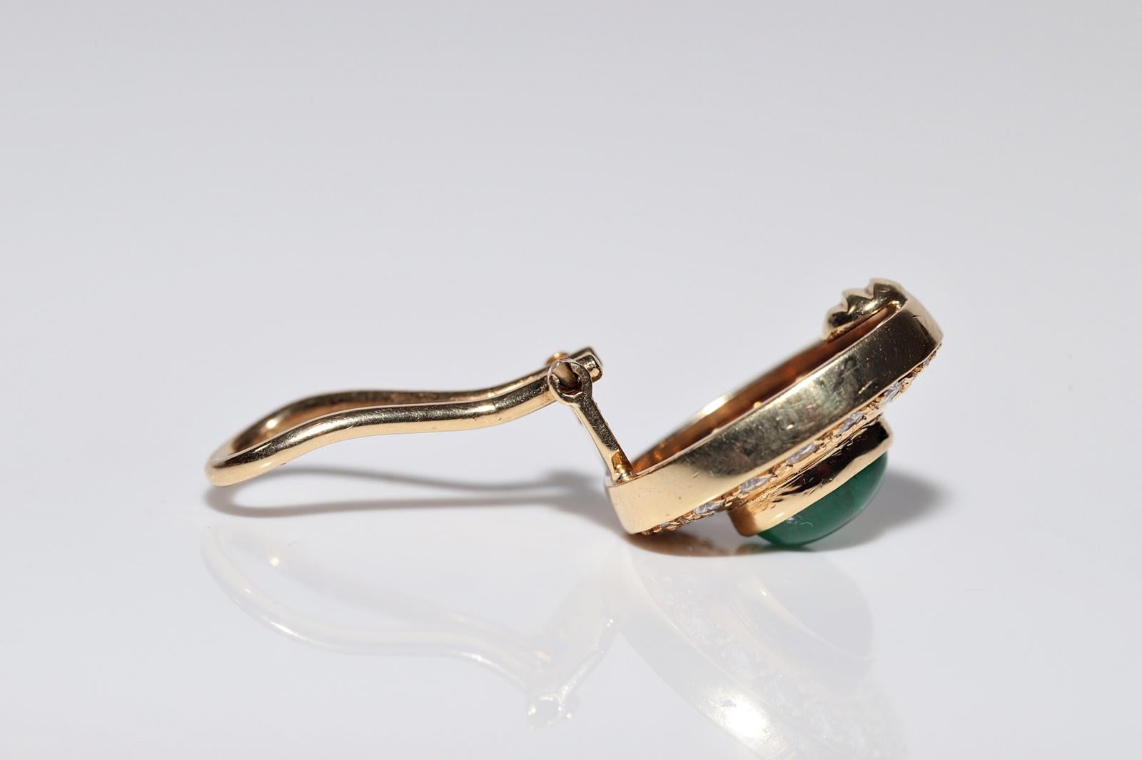 Vintage Circa 1980s 18k Gold Natural Diamond And Cabochon Emerald Earring For Sale 1