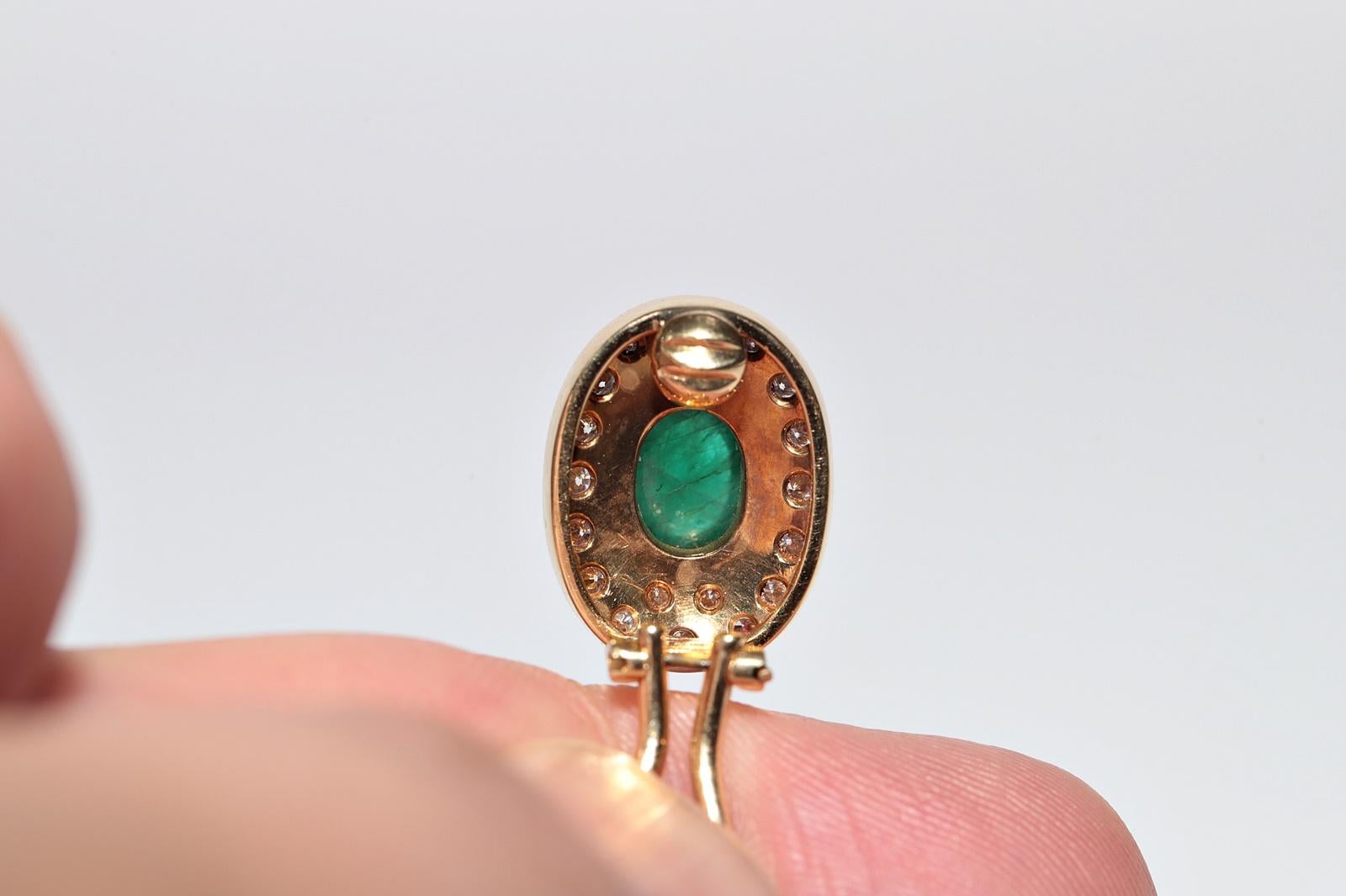 Vintage Circa 1980s 18k Gold Natural Diamond And Cabochon Emerald Earring For Sale 2