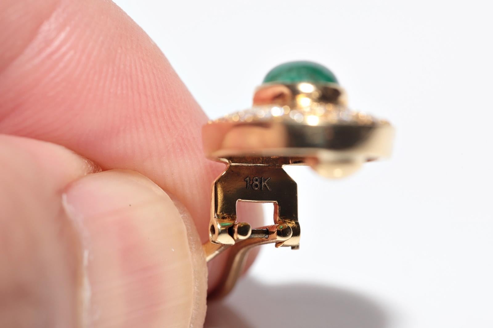 Vintage Circa 1980s 18k Gold Natural Diamond And Cabochon Emerald Earring For Sale 3