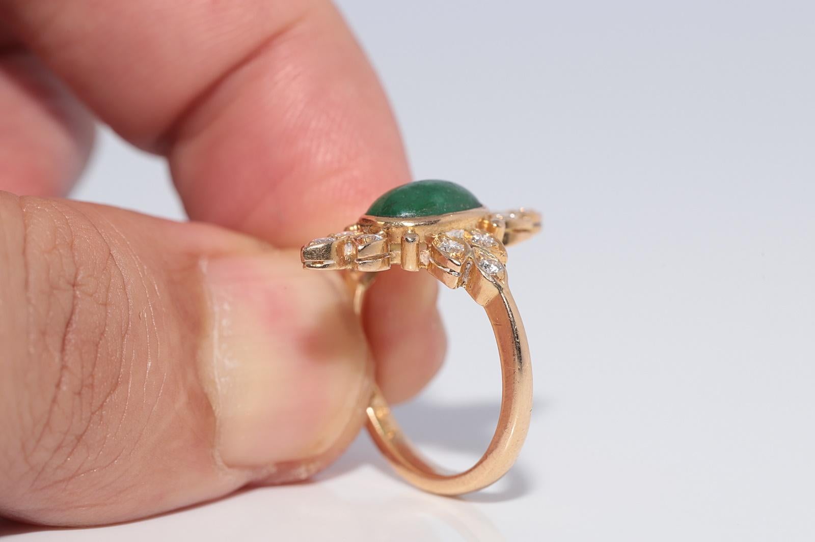 Vintage Circa 1980s 18k Gold Natural Diamond And Cabochon Emerald Navette Ring For Sale 6