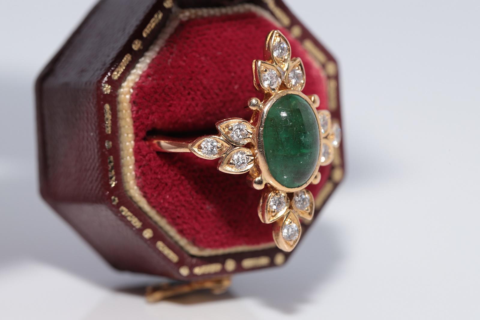 Artisan Vintage Circa 1980s 18k Gold Natural Diamond And Cabochon Emerald Navette Ring For Sale