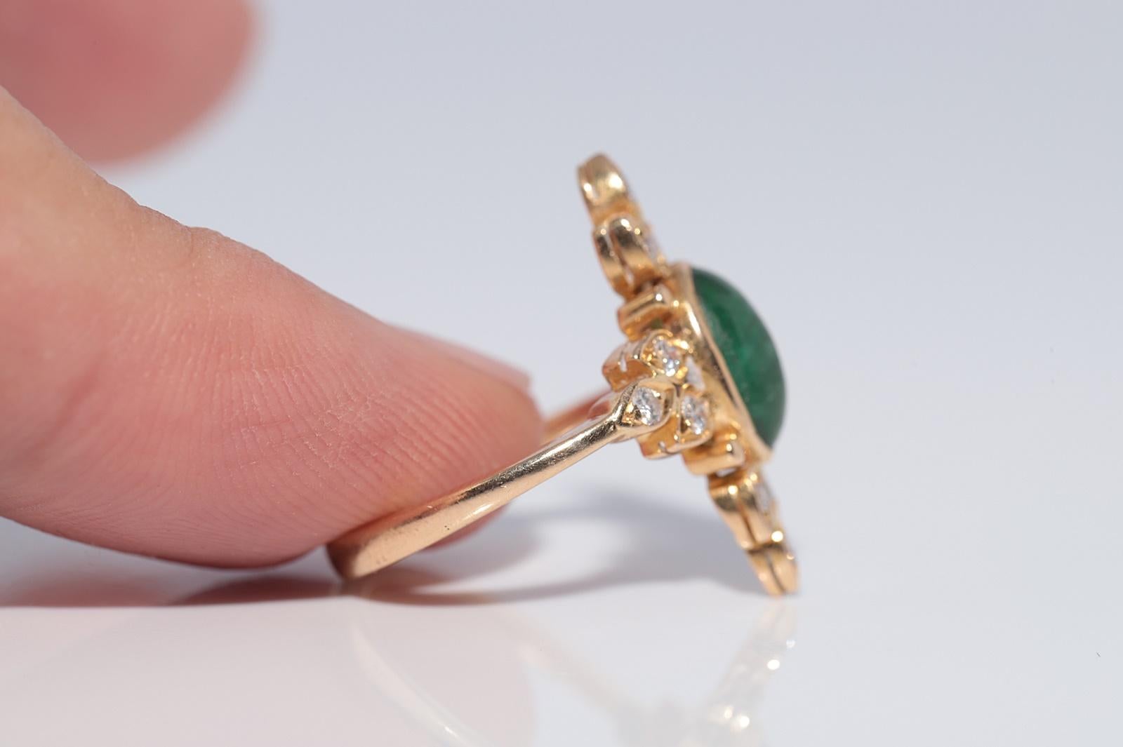 Women's Vintage Circa 1980s 18k Gold Natural Diamond And Cabochon Emerald Navette Ring For Sale