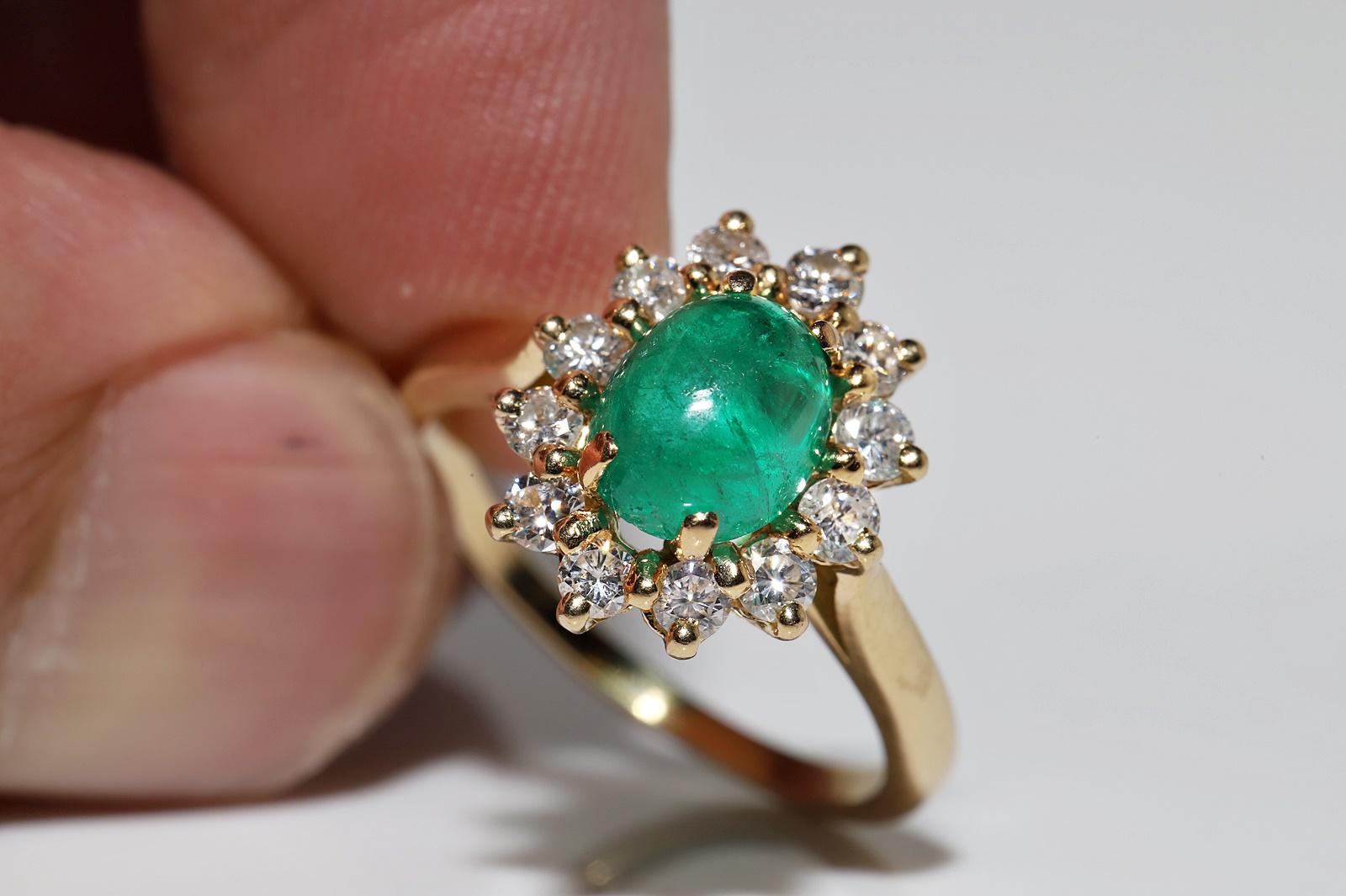 Vintage Circa 1980s 18k Gold Natural Diamond And Cabochon Emerald Ring For Sale 4