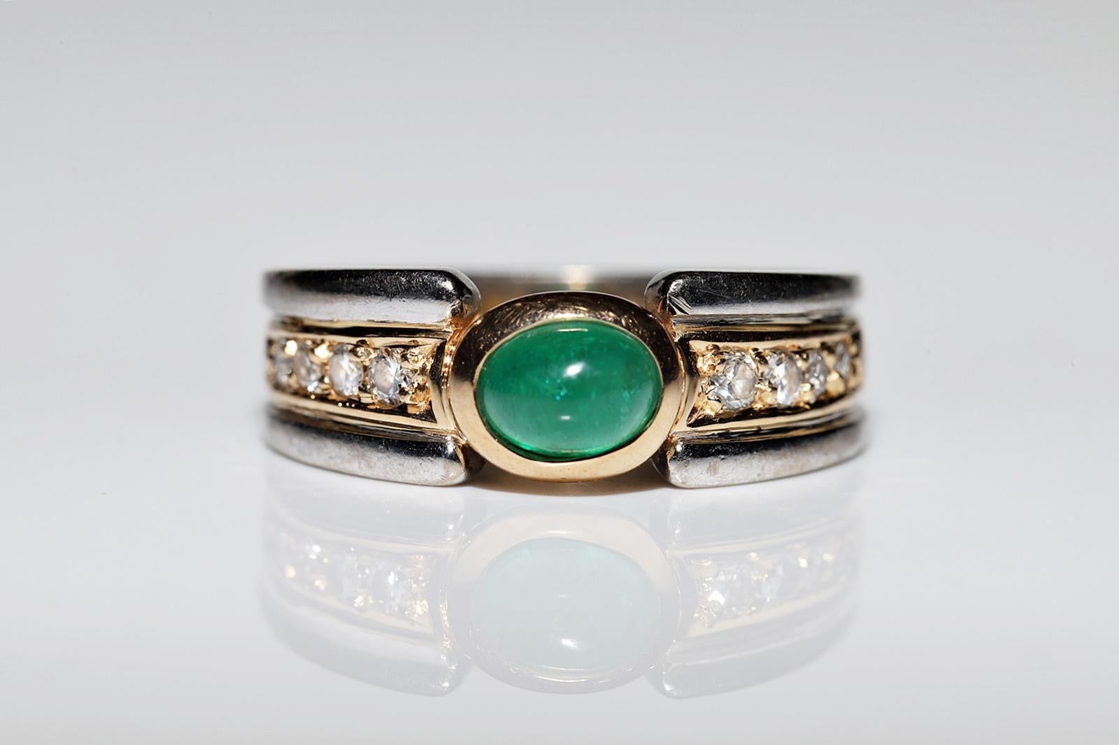 Vintage Circa 1980s 18k Gold Natural Diamond And Cabochon Emerald Ring For Sale 5