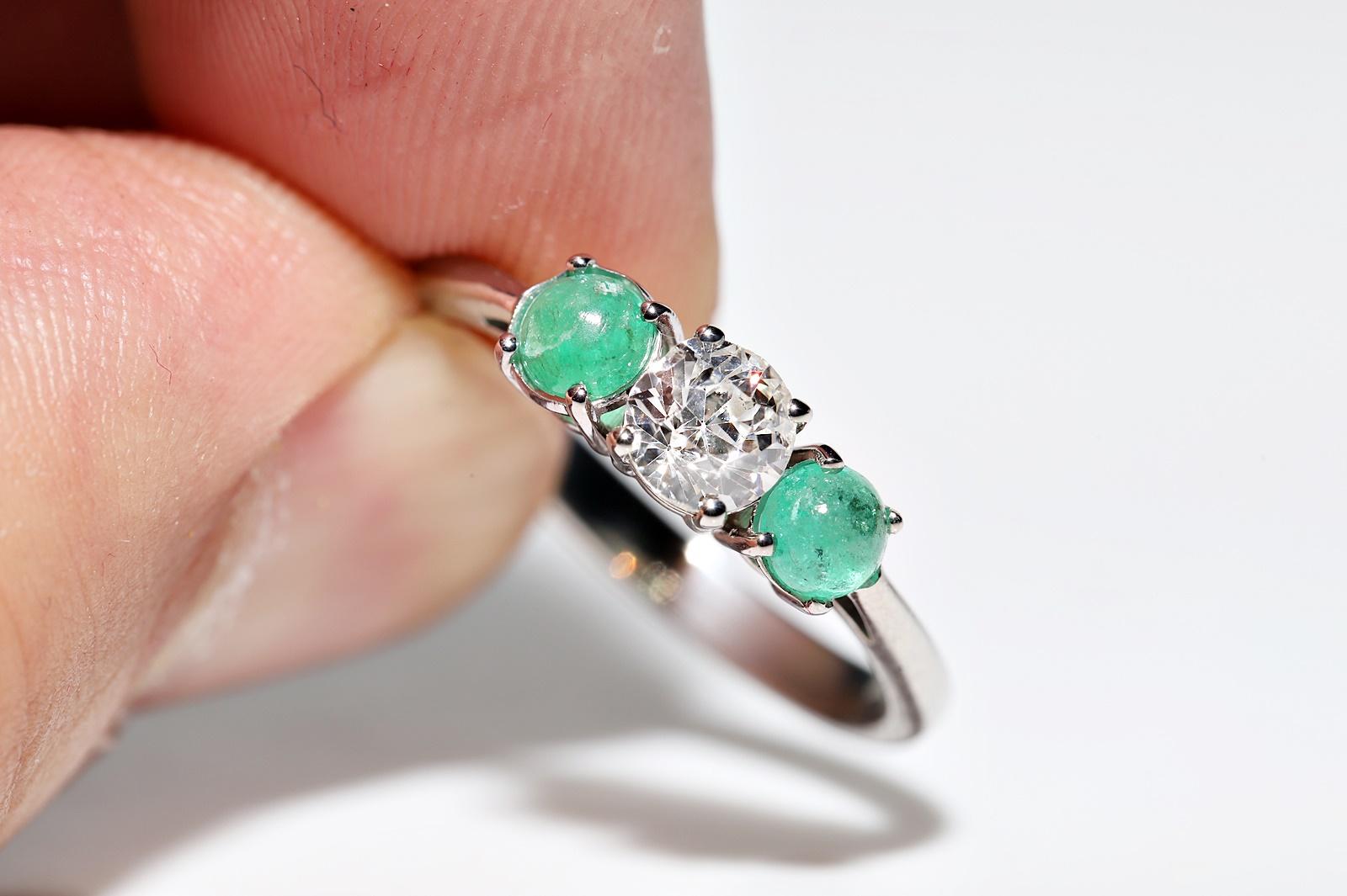 Vintage Circa 1980s 18k Gold Natural Diamond And Cabochon Emerald Ring For Sale 5
