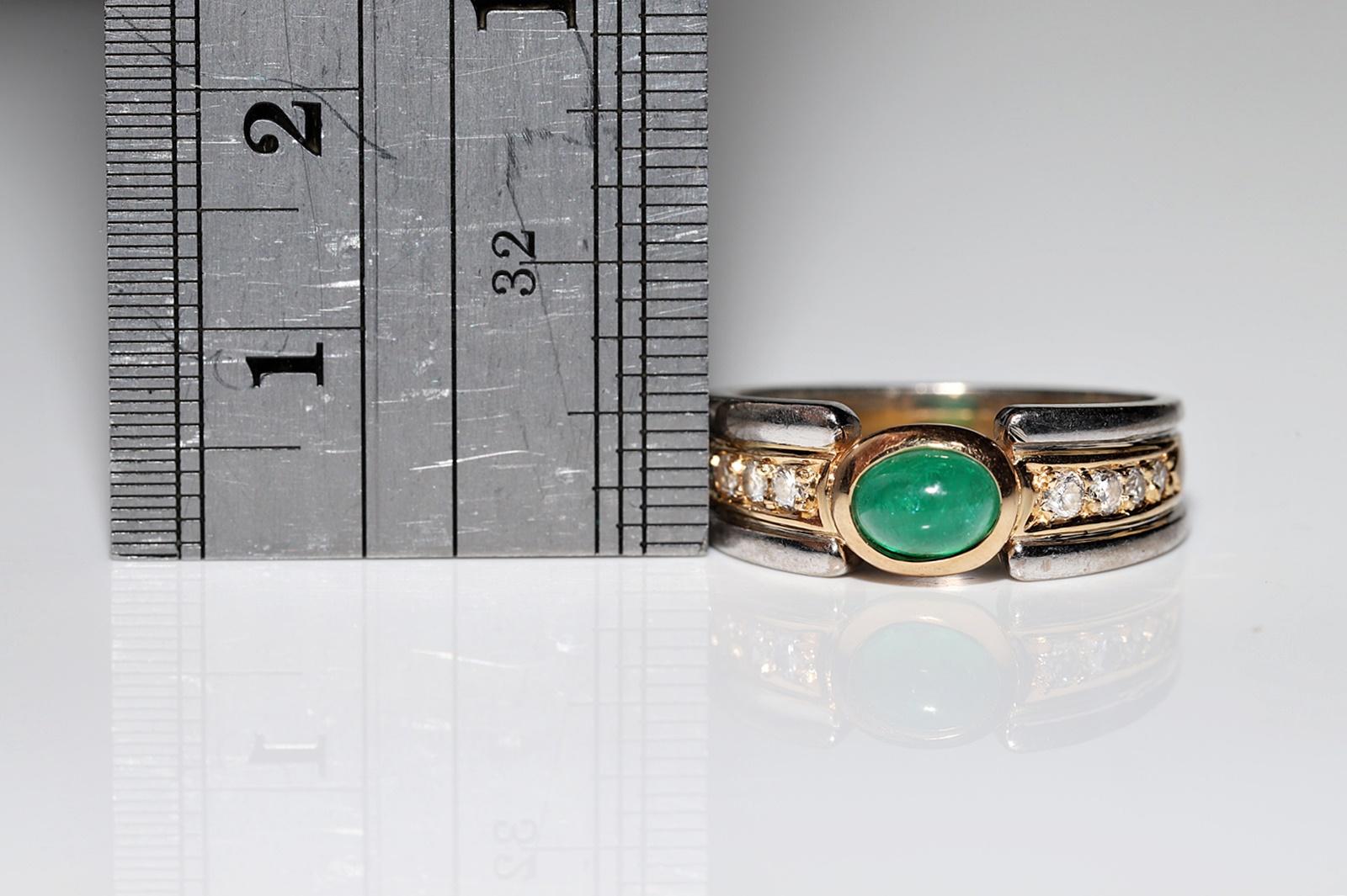 Vintage Circa 1980s 18k Gold Natural Diamond And Cabochon Emerald Ring For Sale 6
