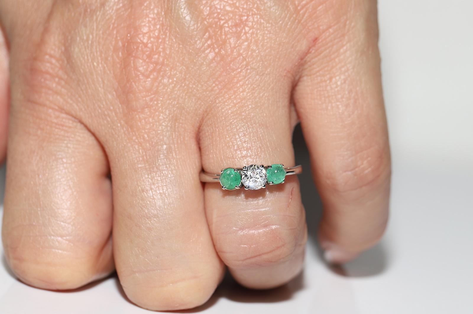 Vintage Circa 1980s 18k Gold Natural Diamond And Cabochon Emerald Ring For Sale 7