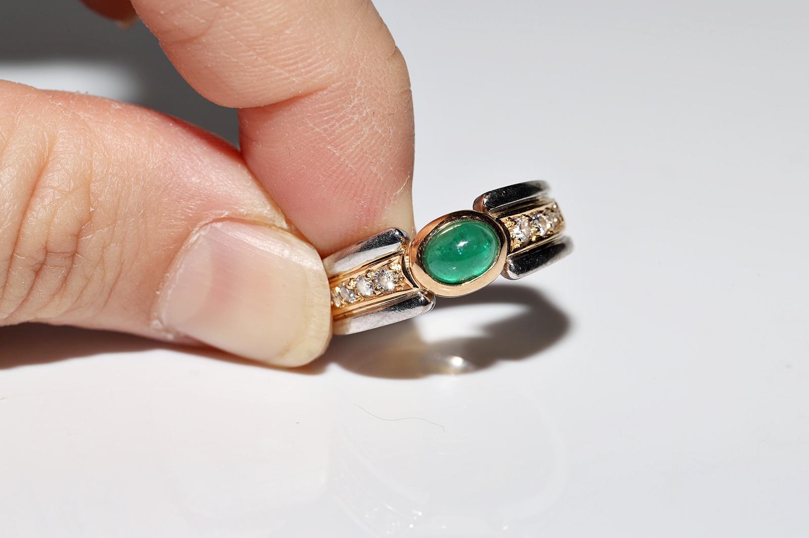 Vintage Circa 1980s 18k Gold Natural Diamond And Cabochon Emerald Ring For Sale 8