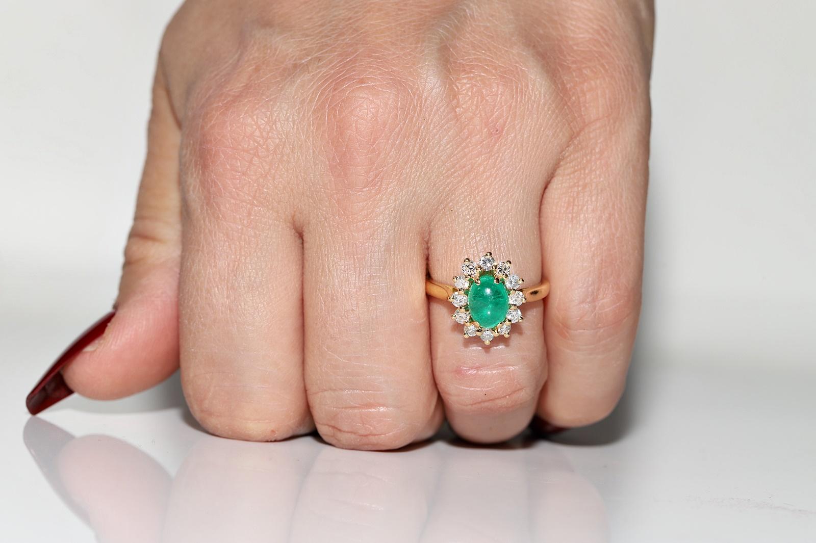 Vintage Circa 1980s 18k Gold Natural Diamond And Cabochon Emerald Ring For Sale 10