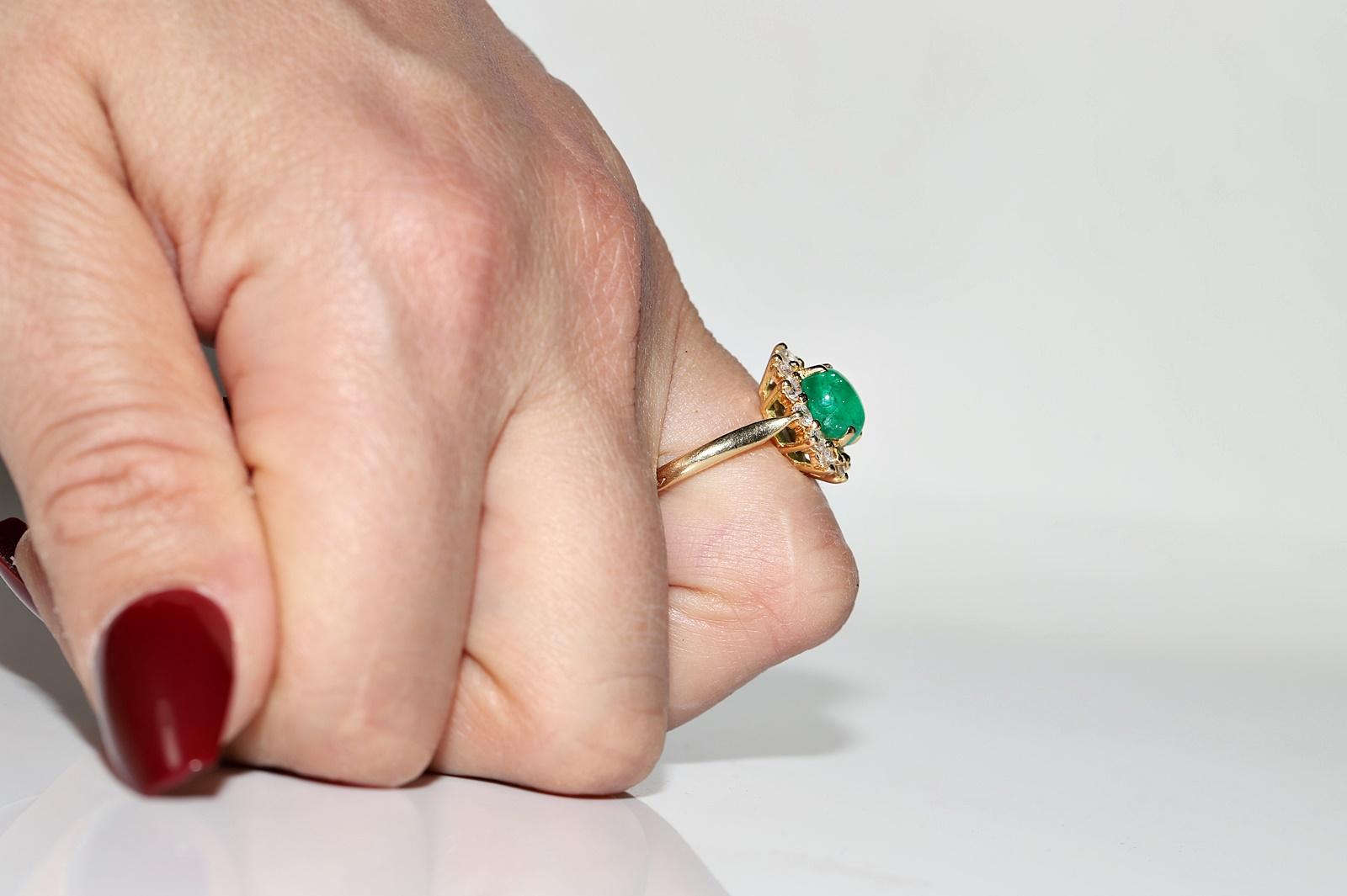 Vintage Circa 1980s 18k Gold Natural Diamond And Cabochon Emerald Ring For Sale 11