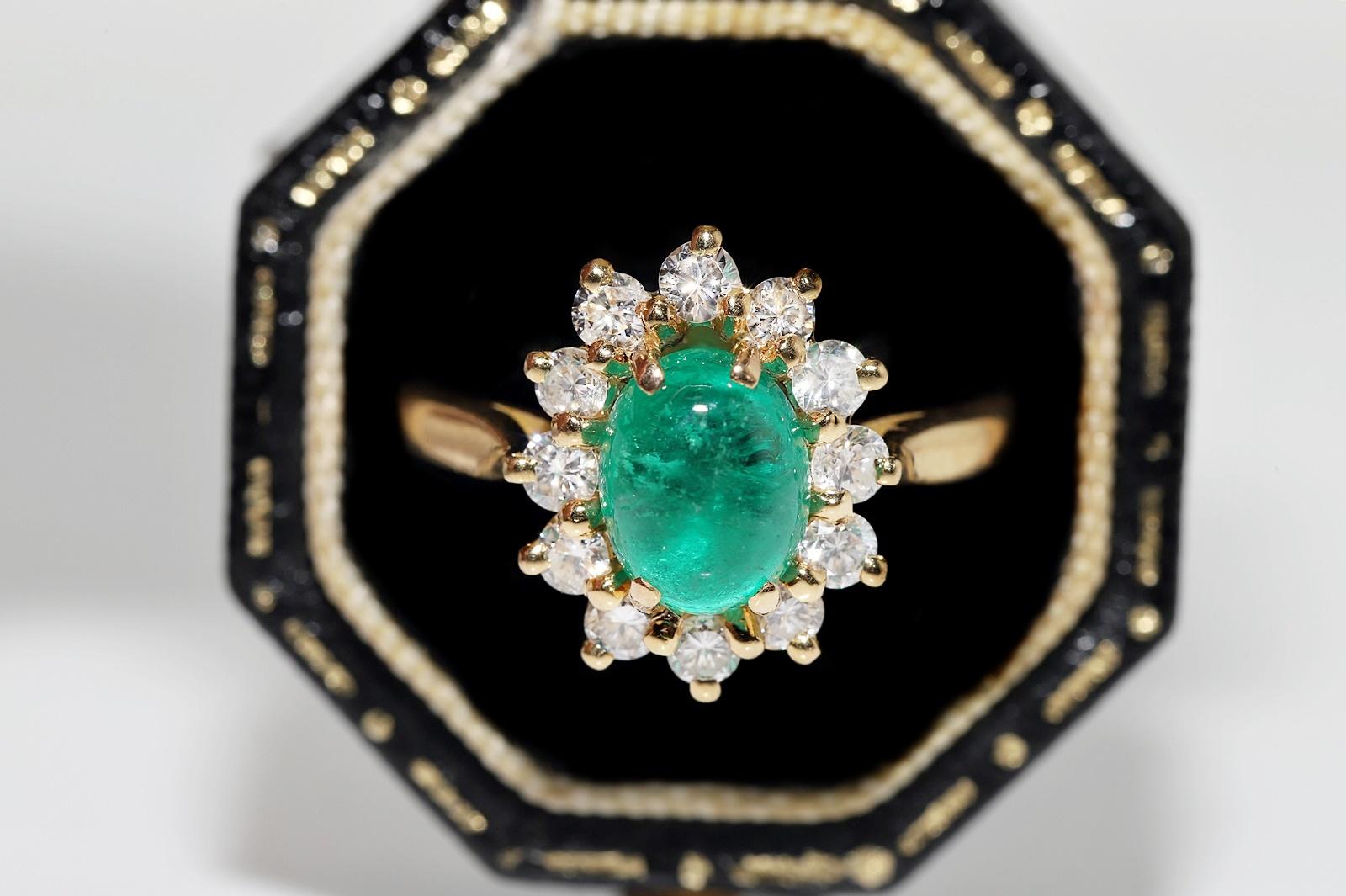 Vintage Circa 1980s 18k Gold Natural Diamond And Cabochon Emerald Ring For Sale 12