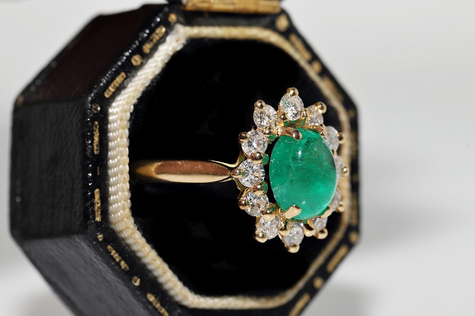 Vintage Circa 1980s 18k Gold Natural Diamond And Cabochon Emerald Ring For Sale 13