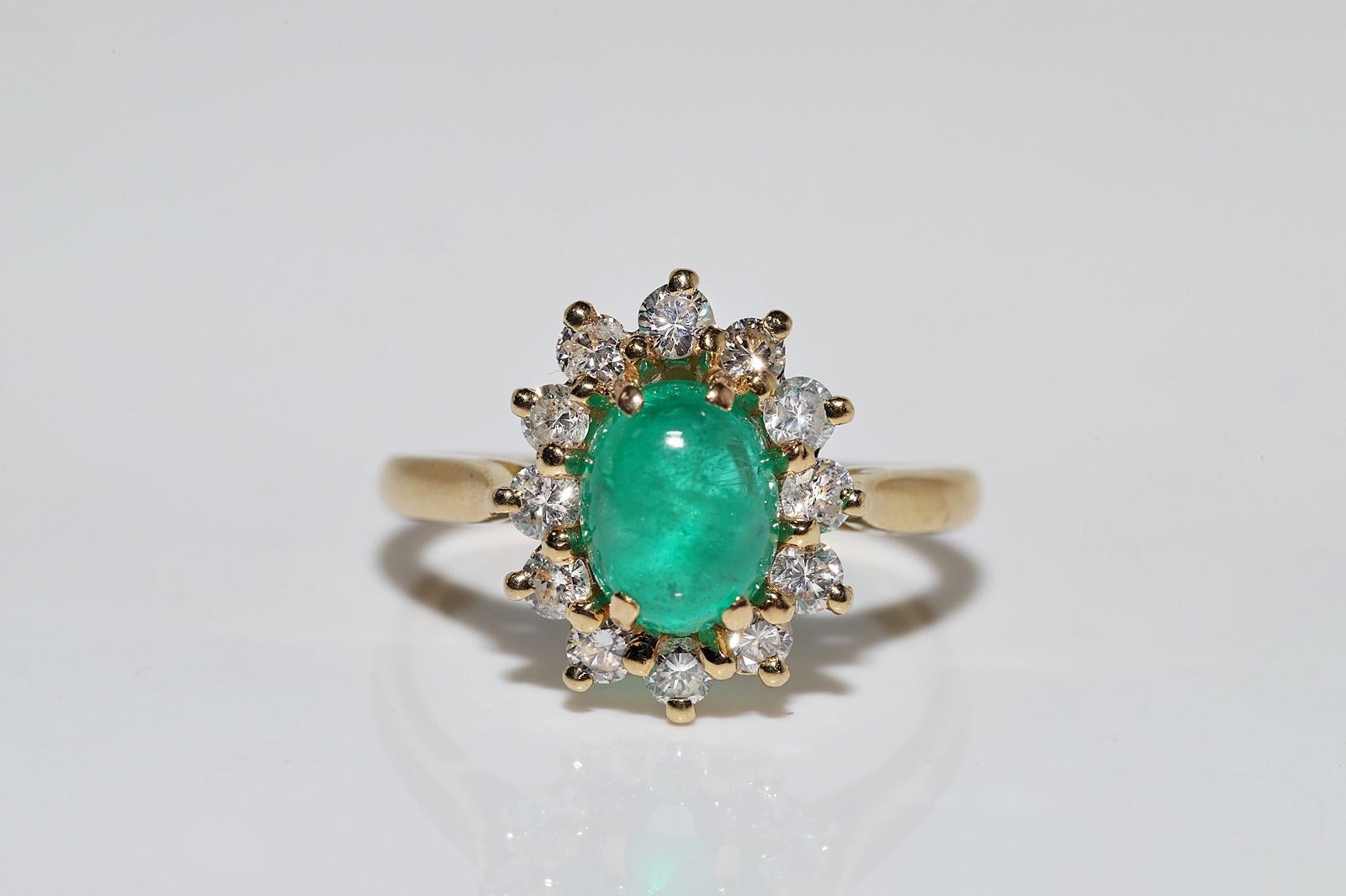 Retro Vintage Circa 1980s 18k Gold Natural Diamond And Cabochon Emerald Ring For Sale