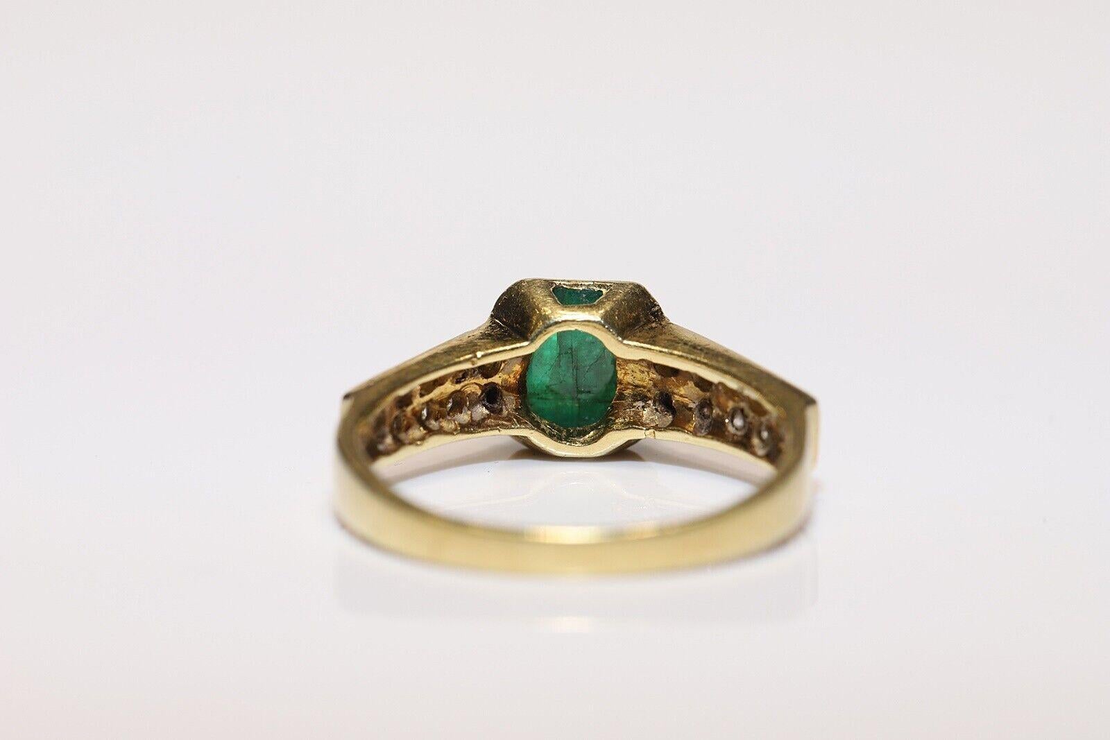 Vintage-Ring aus 18 Karat Gold mit natürlichem Diamant und Smaragd im Cabochonschliff, ca. 1980er Jahre (Brillantschliff) im Angebot