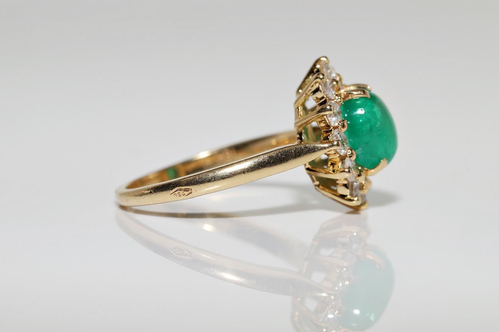 Vintage Circa 1980s 18k Gold Natural Diamond And Cabochon Emerald Ring In Good Condition For Sale In Fatih/İstanbul, 34