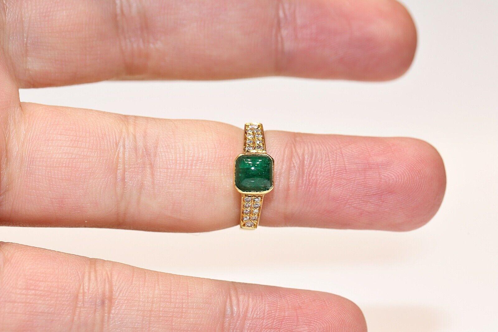 Women's Vintage Circa 1980s 18k Gold Natural Diamond And Cabochon Emerald Ring  For Sale