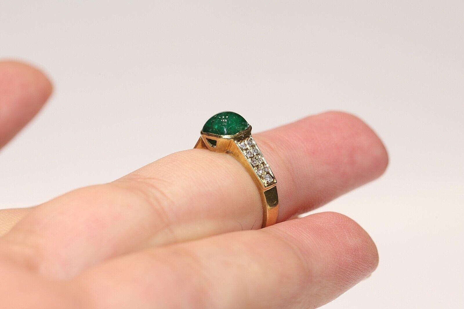 Vintage Circa 1980s 18k Gold Natural Diamond And Cabochon Emerald Ring  For Sale 1