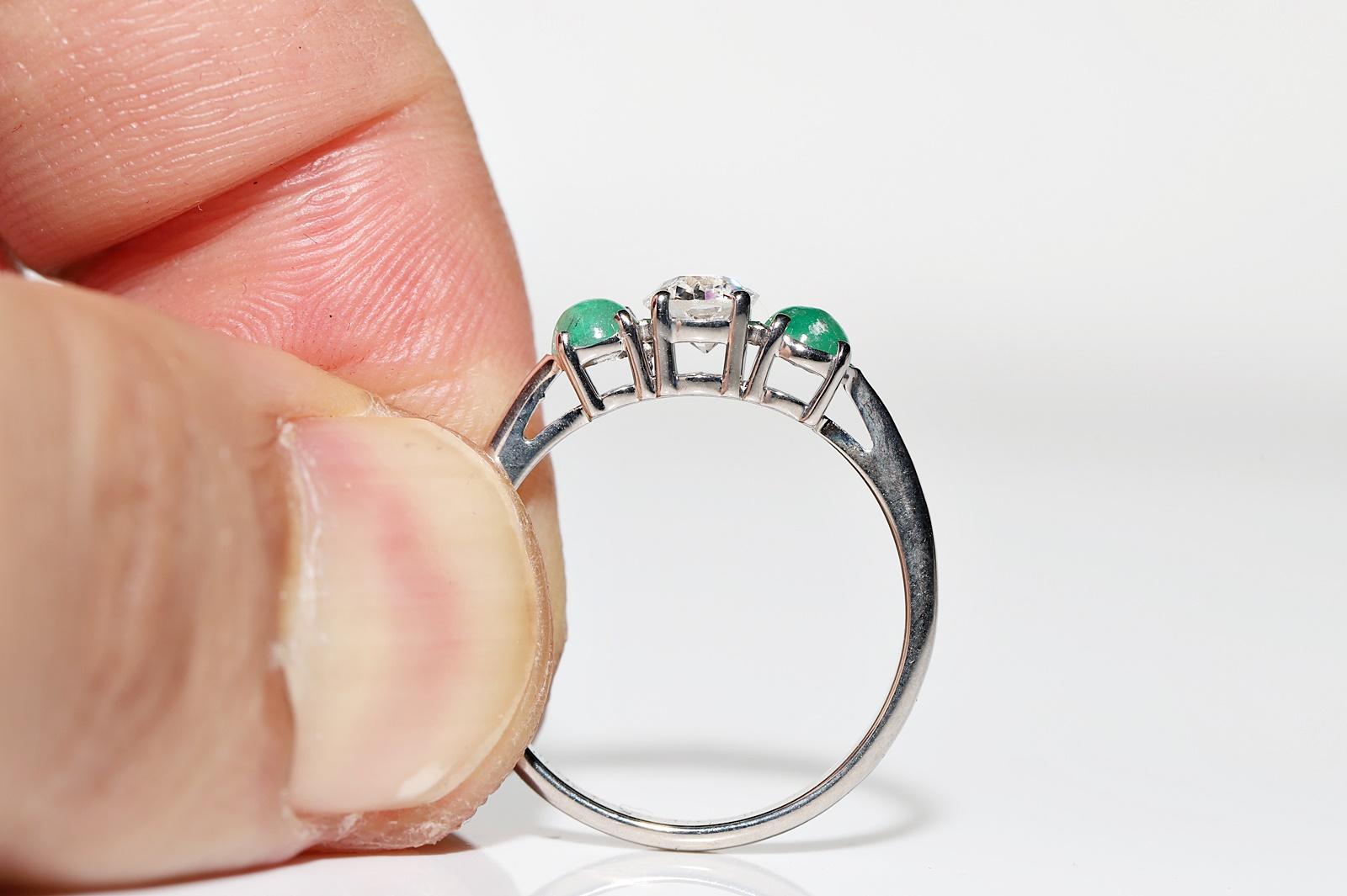 Vintage Circa 1980s 18k Gold Natural Diamond And Cabochon Emerald Ring For Sale 1