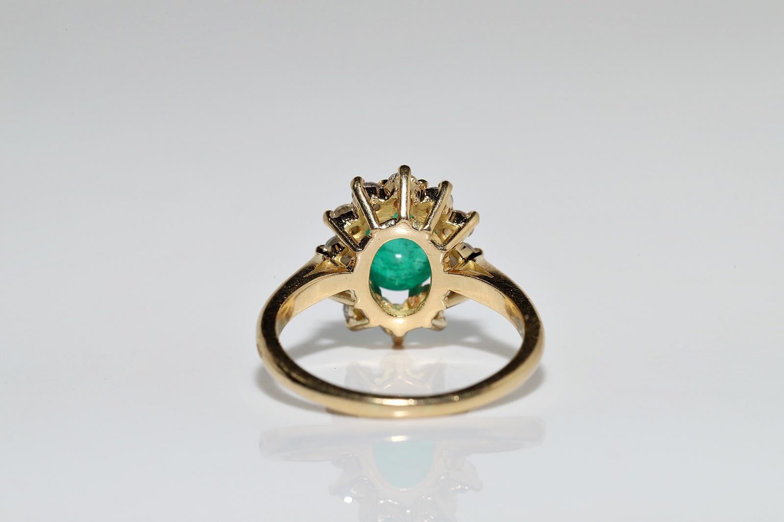 Vintage Circa 1980s 18k Gold Natural Diamond And Cabochon Emerald Ring For Sale 2