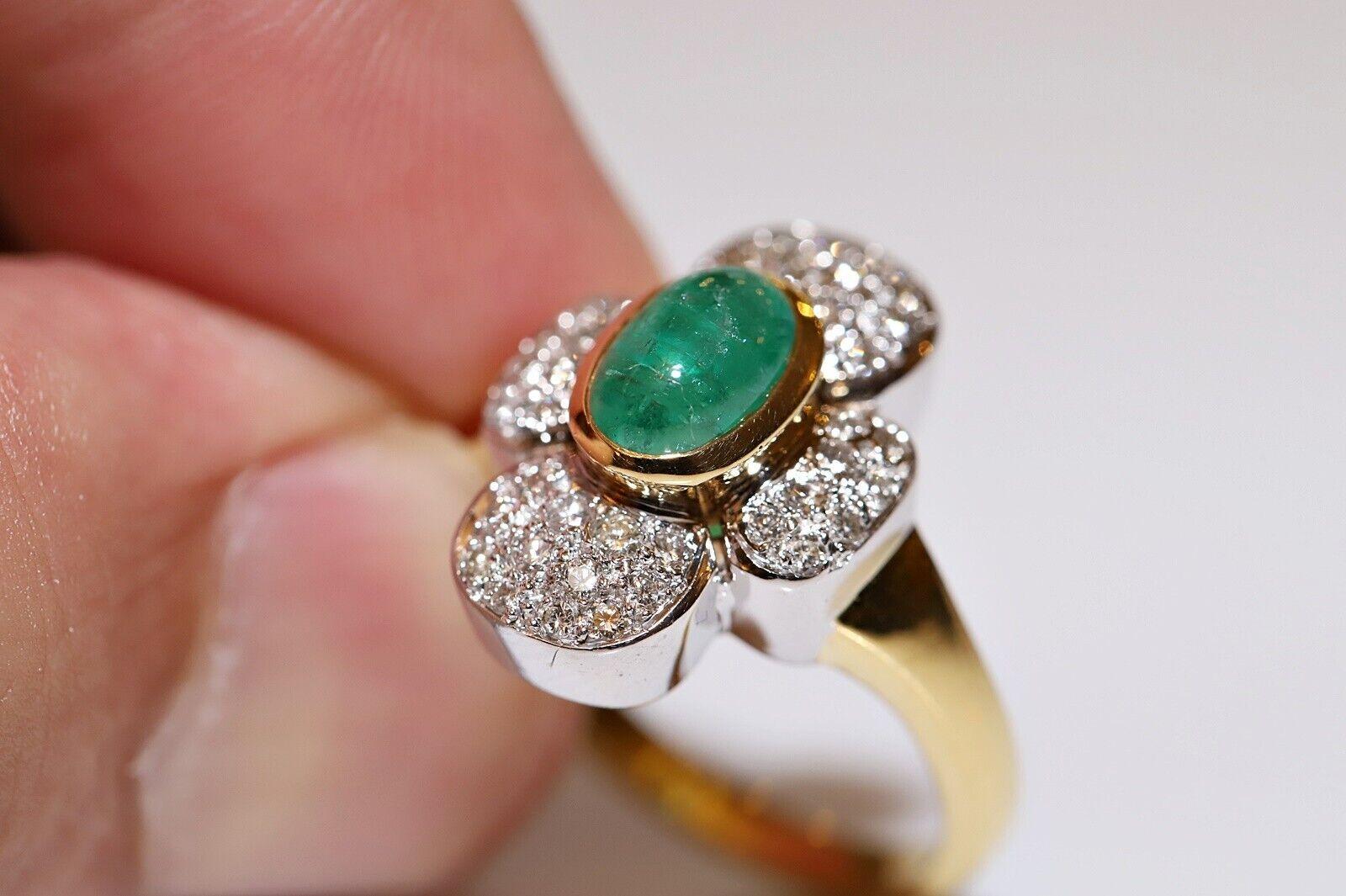 Vintage Circa 1980s 18k Gold Natural Diamond And Cabochon Emerald Strong Ring For Sale 4