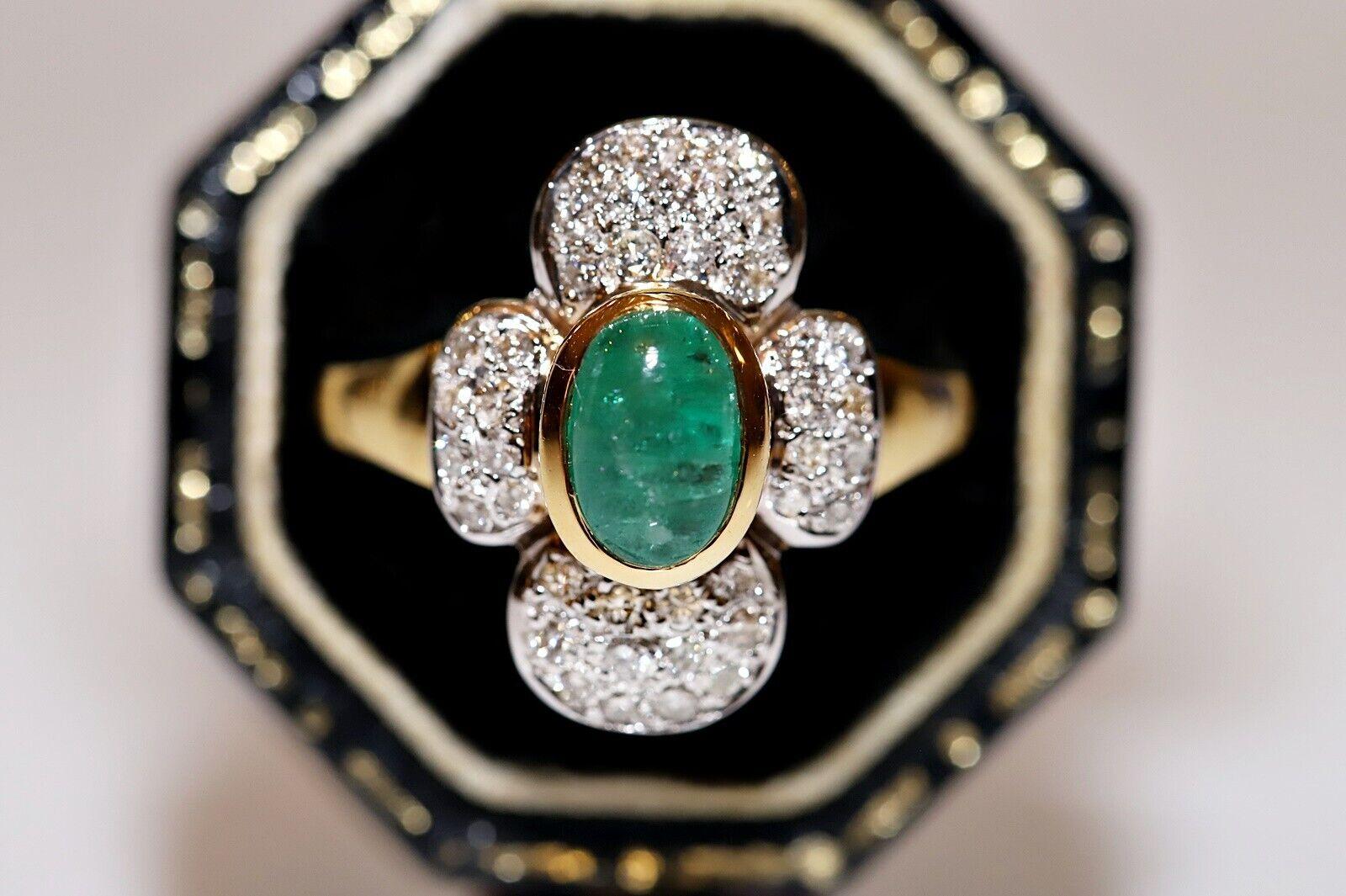 Vintage Circa 1980s 18k Gold Natural Diamond And Cabochon Emerald Strong Ring For Sale 7