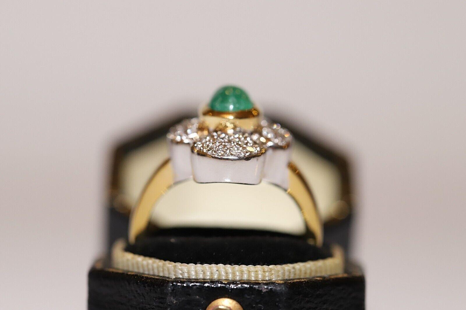 Vintage Circa 1980s 18k Gold Natural Diamond And Cabochon Emerald Strong Ring For Sale 8