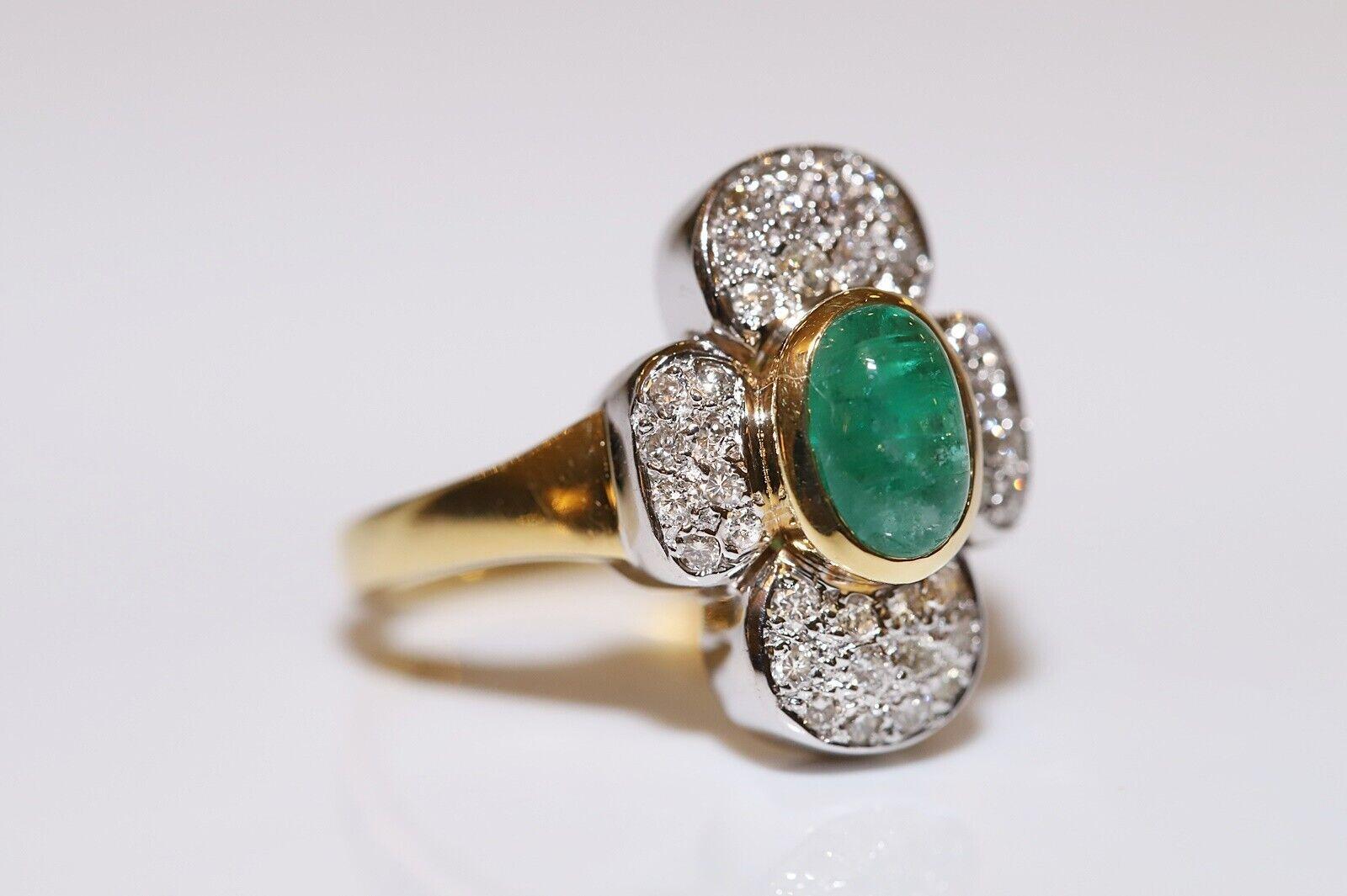 Retro Vintage Circa 1980s 18k Gold Natural Diamond And Cabochon Emerald Strong Ring For Sale