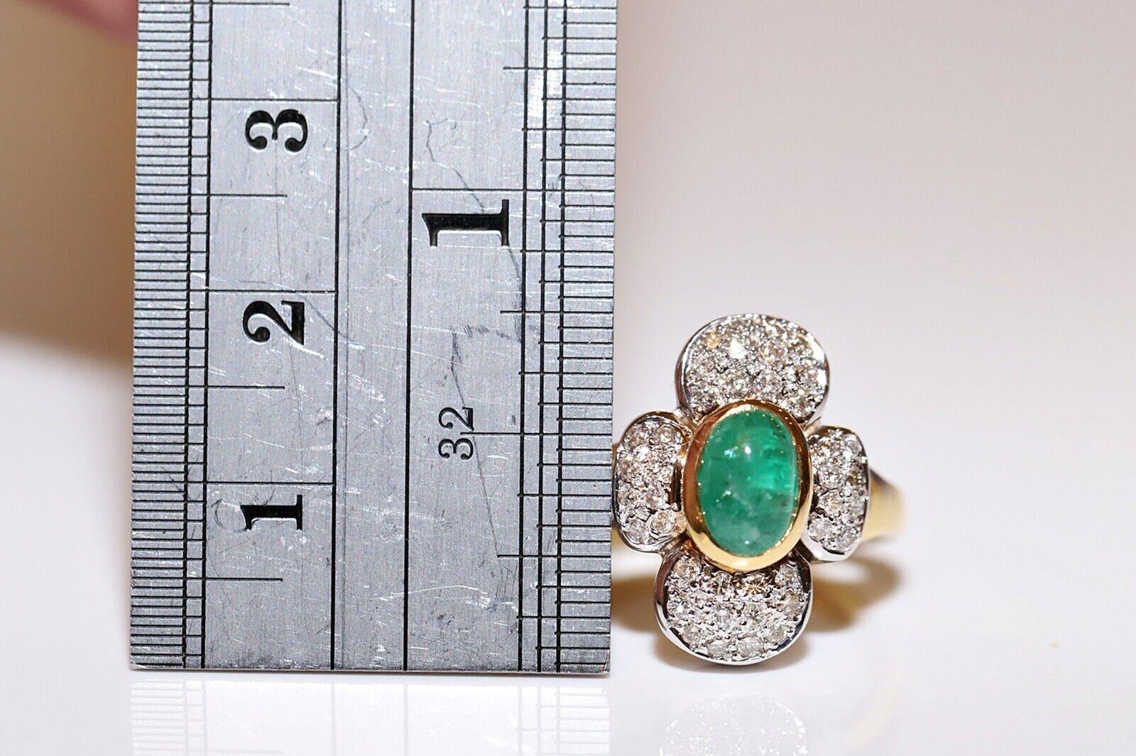 Brilliant Cut Vintage Circa 1980s 18k Gold Natural Diamond And Cabochon Emerald Strong Ring For Sale