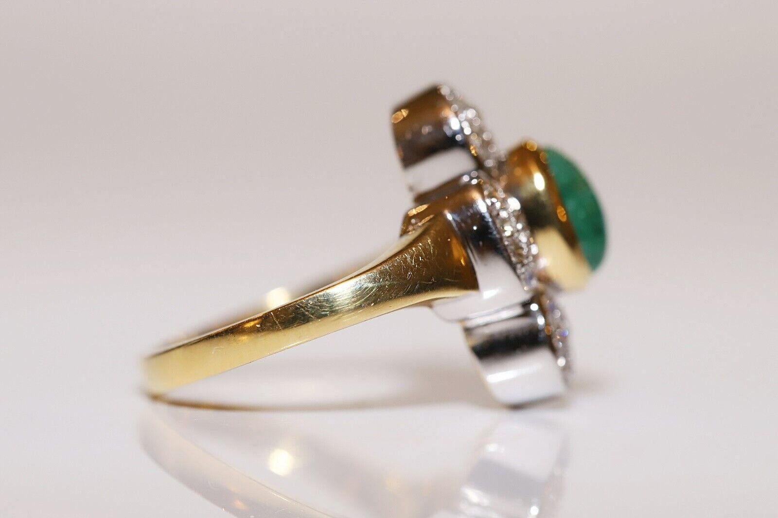 Women's Vintage Circa 1980s 18k Gold Natural Diamond And Cabochon Emerald Strong Ring For Sale
