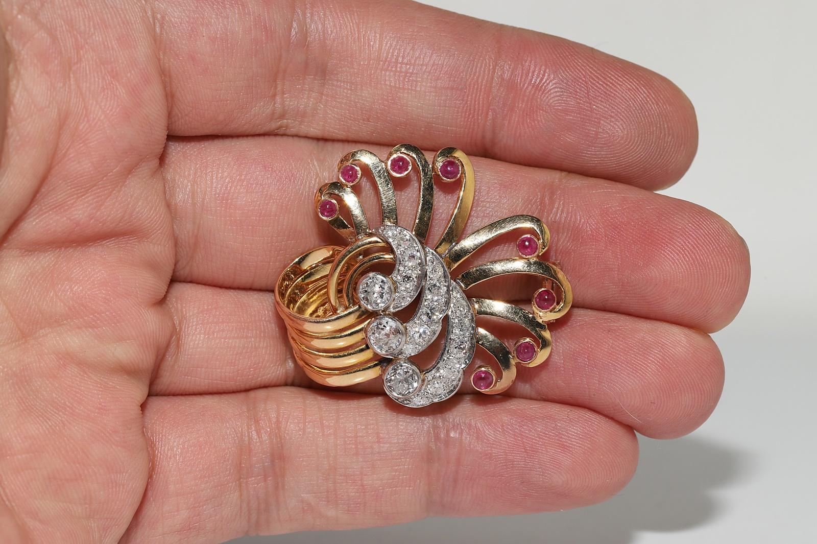 Vintage Circa 1980s 18k Gold Natural Diamond And Cabochon Ruby Decorated Brooch In Good Condition For Sale In Fatih/İstanbul, 34