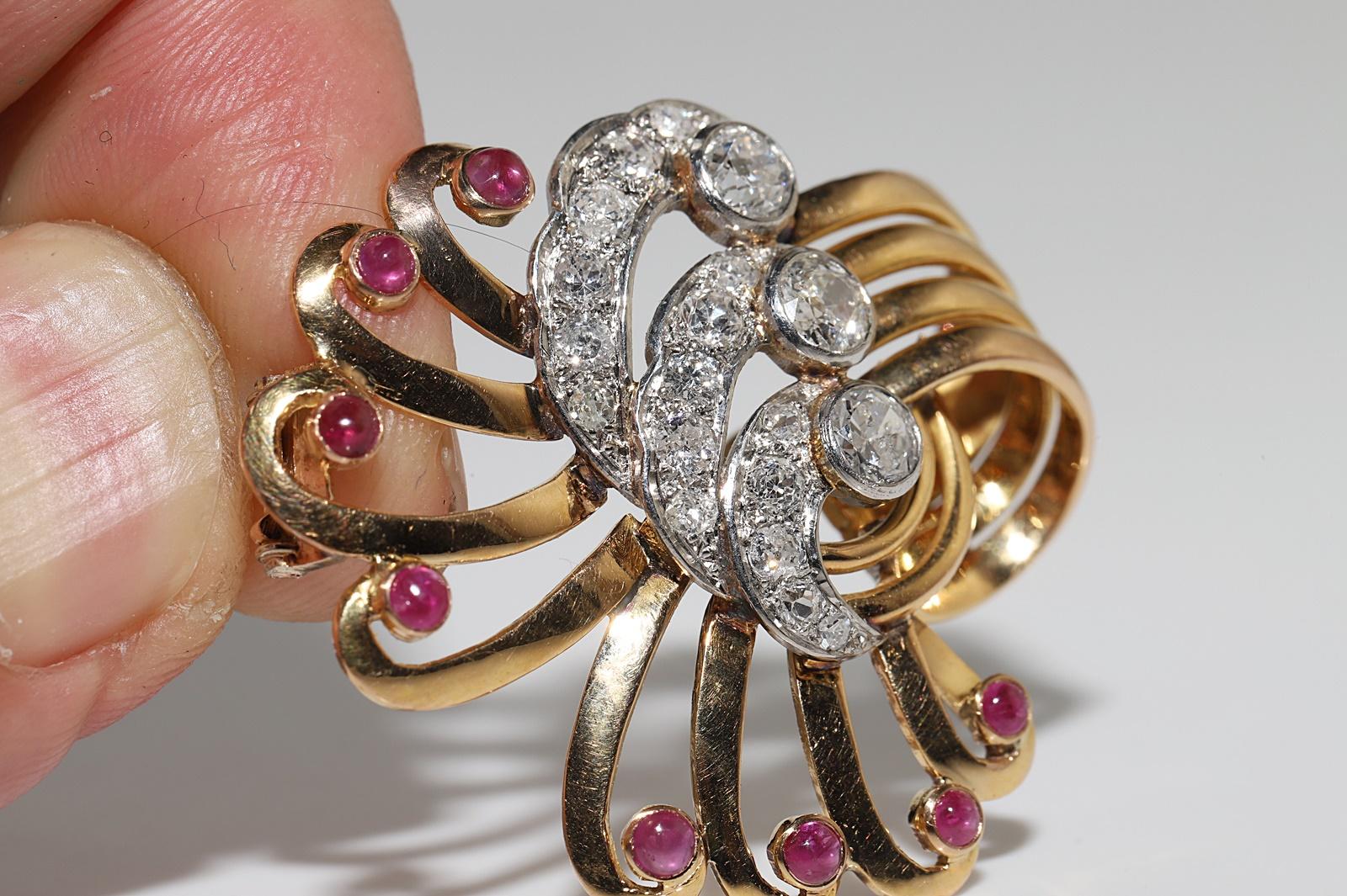 Vintage Circa 1980s 18k Gold Natural Diamond And Cabochon Ruby Decorated Brooch For Sale 3