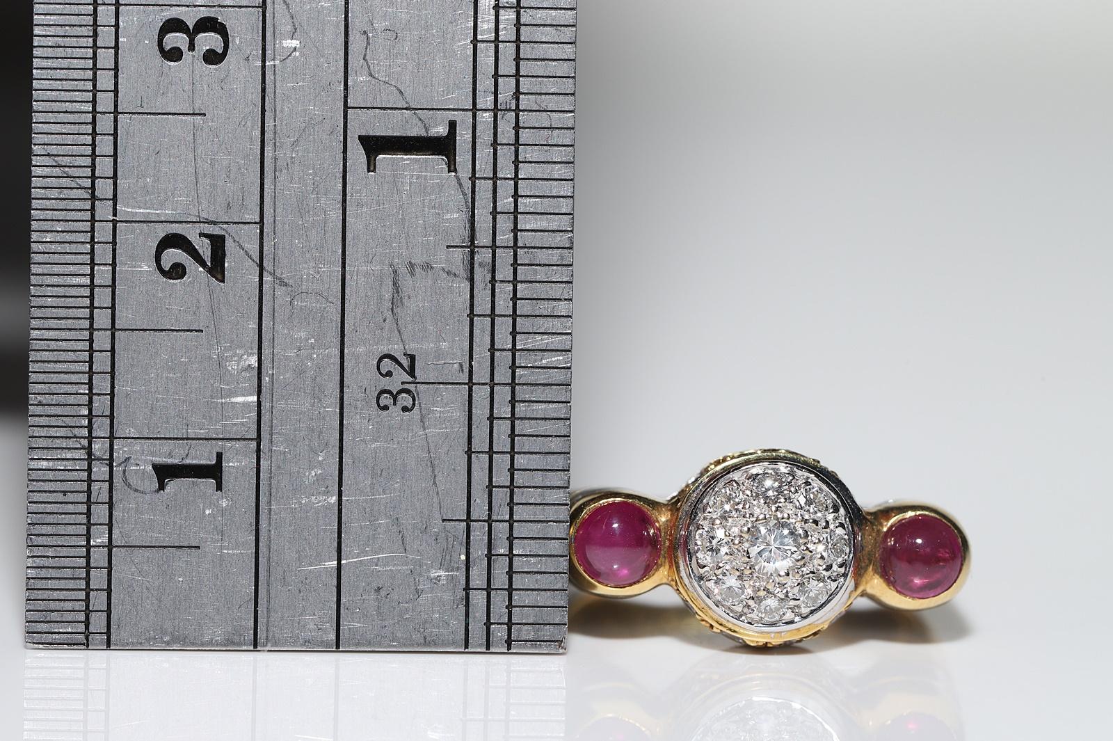 Vintage Circa 1980er Jahre 18k Gold Natürlicher Diamant und Cabochon Rubin Dekorierter Ring im Angebot 4