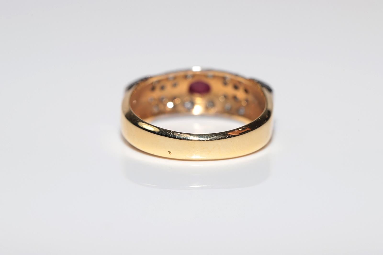 Vintage Circa 1980s 18k Gold Natural Diamond And Cabochon Ruby Decorated Ring For Sale 4
