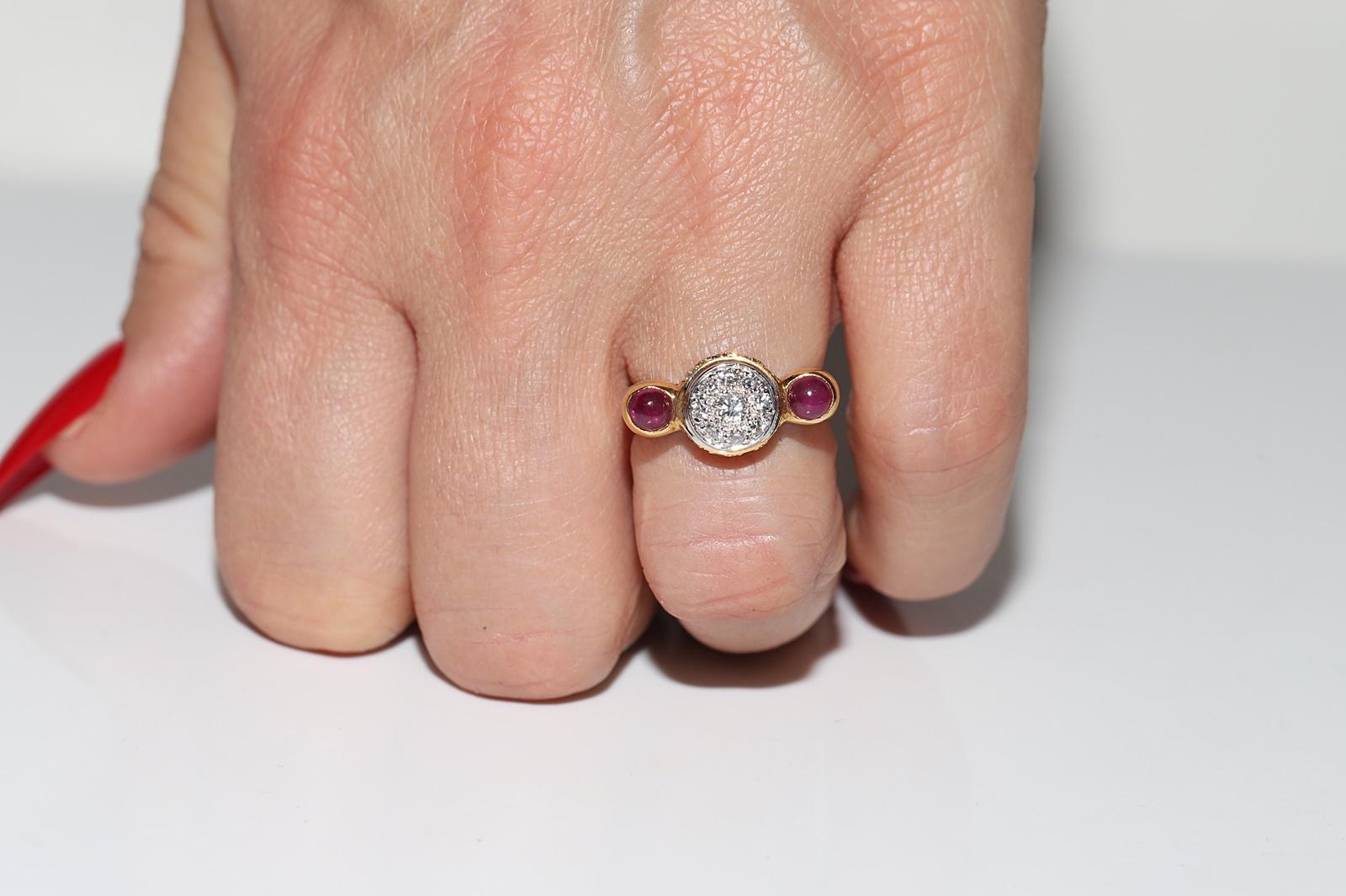 Retro Vintage Circa 1980s 18k Gold Natural Diamond And Cabochon Ruby Decorated Ring For Sale
