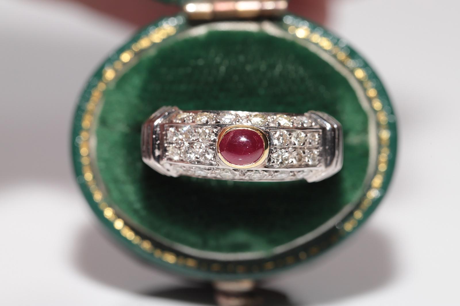Retro Vintage Circa 1980s 18k Gold Natural Diamond And Cabochon Ruby Decorated Ring For Sale