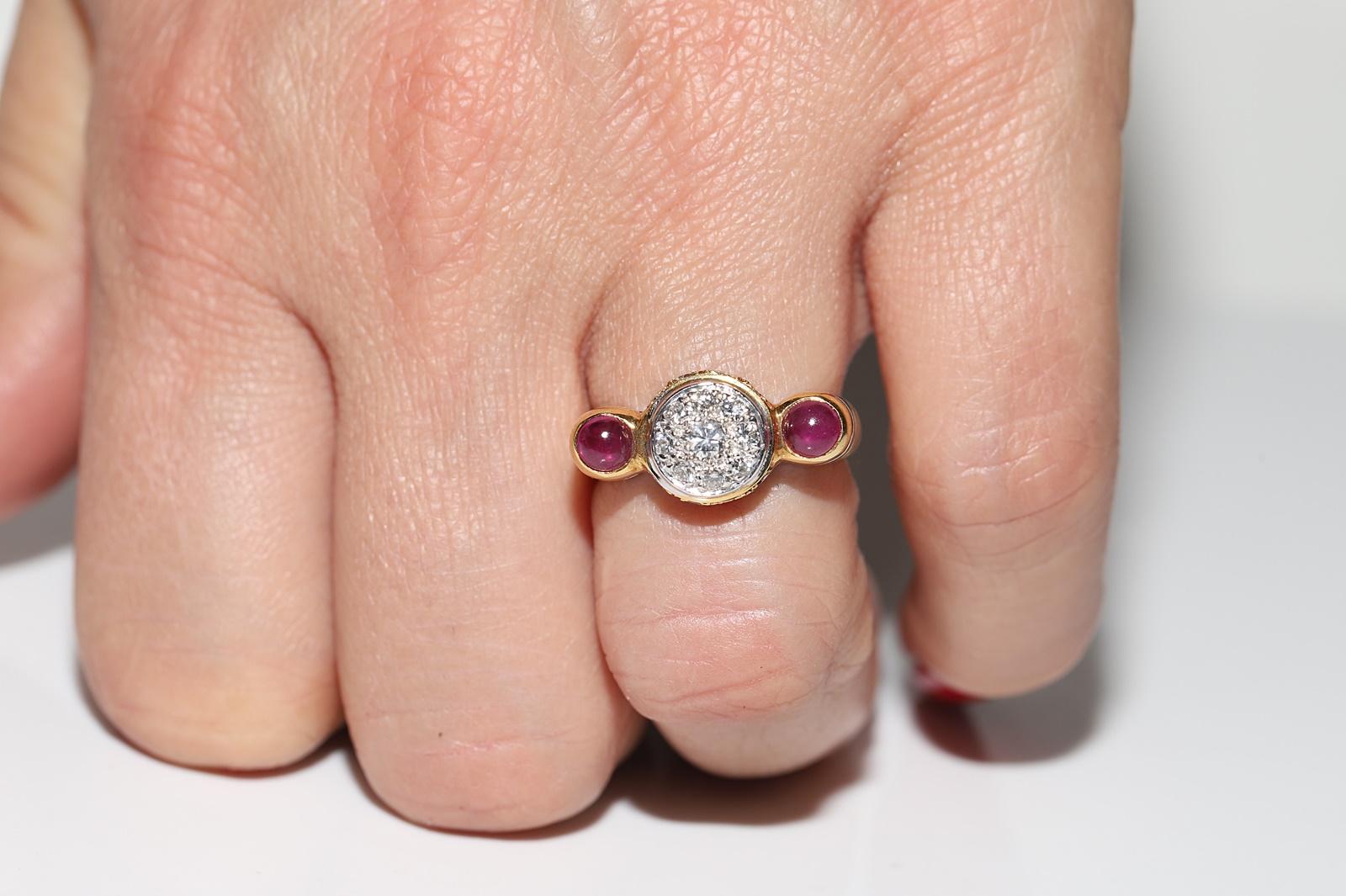 Brilliant Cut Vintage Circa 1980s 18k Gold Natural Diamond And Cabochon Ruby Decorated Ring For Sale