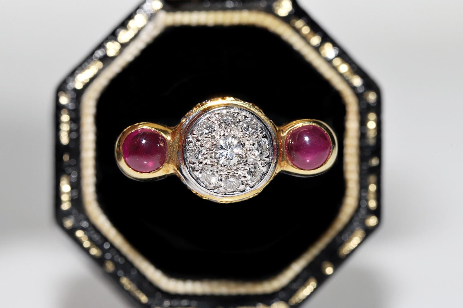 Vintage Circa 1980s 18k Gold Natural Diamond And Cabochon Ruby Decorated Ring In Good Condition For Sale In Fatih/İstanbul, 34