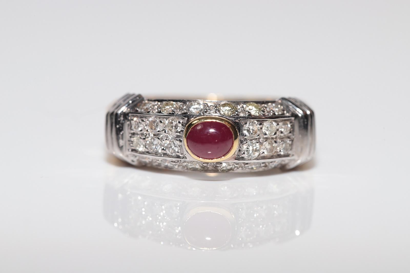 Vintage Circa 1980s 18k Gold Natural Diamond And Cabochon Ruby Decorated Ring In Good Condition For Sale In Fatih/İstanbul, 34