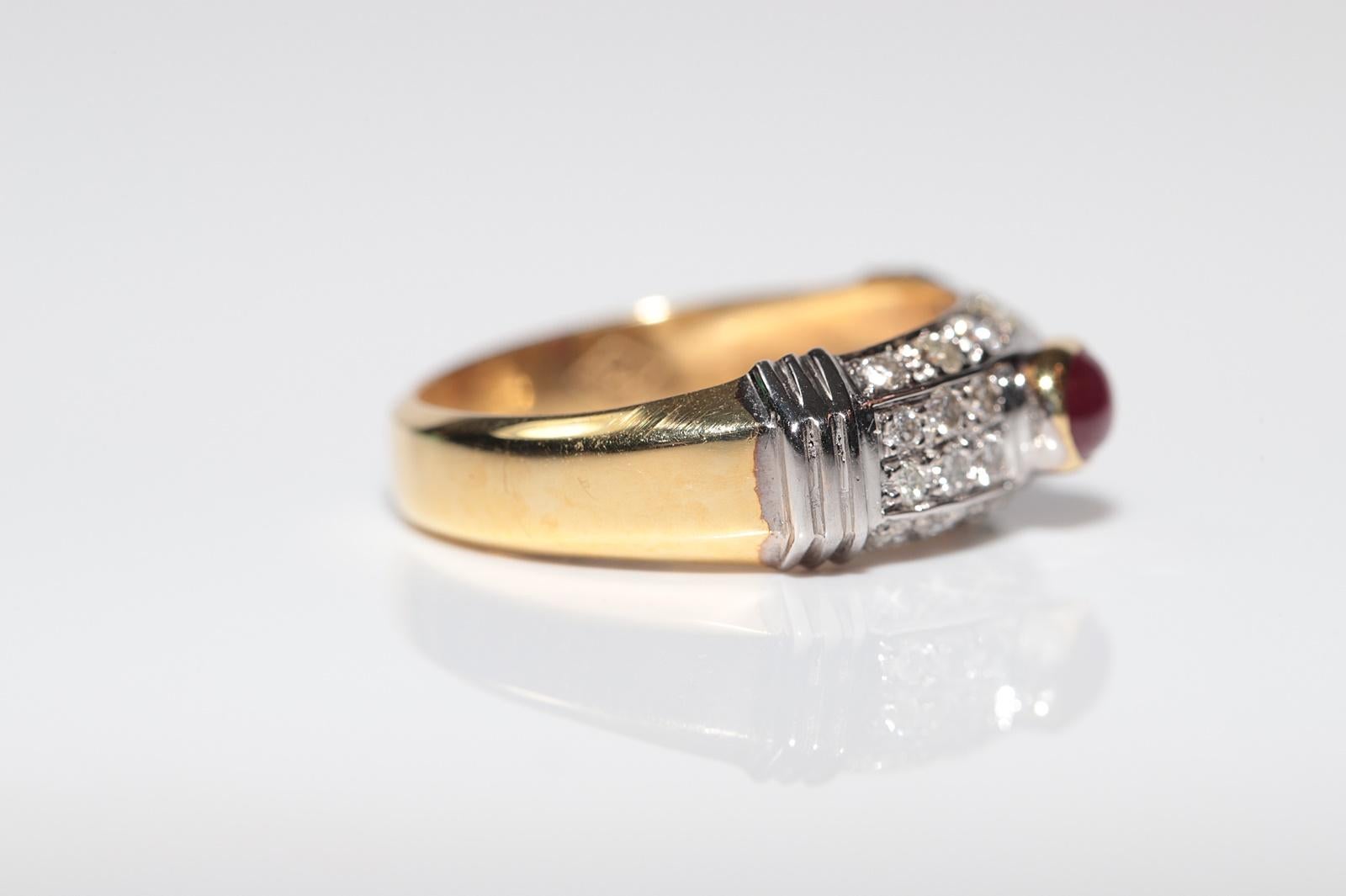 Vintage Circa 1980s 18k Gold Natural Diamond And Cabochon Ruby Decorated Ring For Sale 1