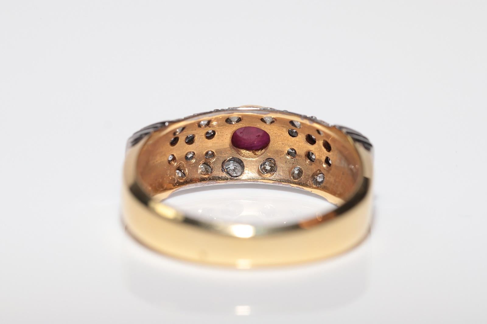Vintage Circa 1980s 18k Gold Natural Diamond And Cabochon Ruby Decorated Ring For Sale 3