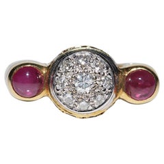 Vintage Circa 1980er Jahre 18k Gold Natürlicher Diamant und Cabochon Rubin Dekorierter Ring