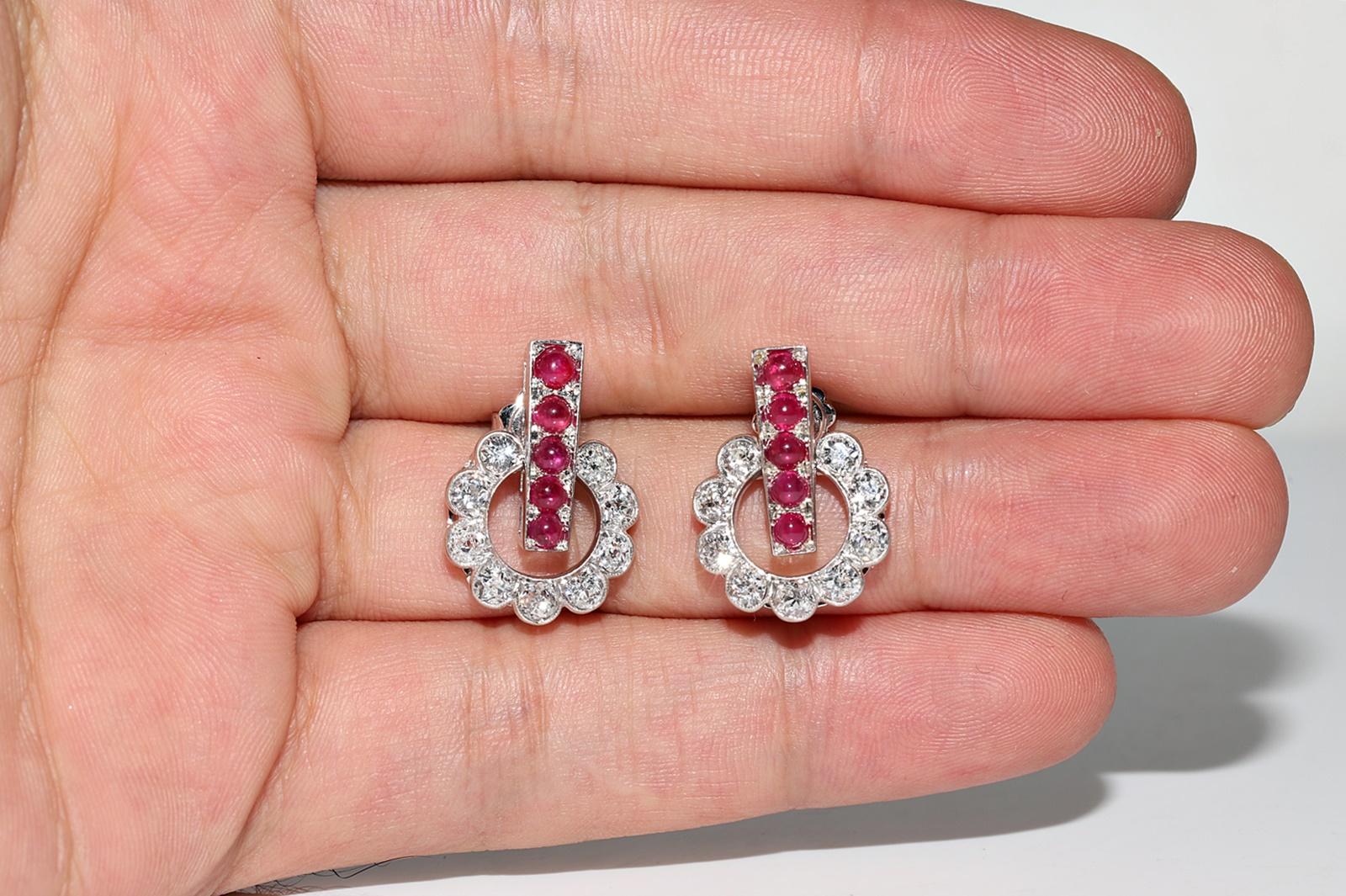 Vintage Circa 1980s 18k Gold Natural Diamond And Cabochon Ruby Earring  For Sale 4