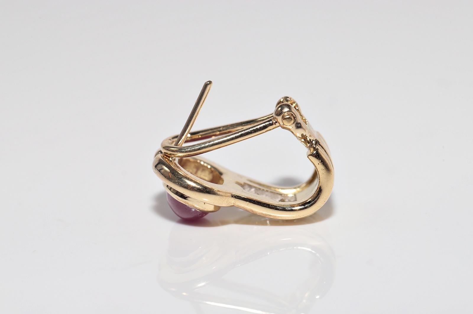 Vintage CIRCA 1980s 18k Gold Natürlicher Diamant und Cabochon Rubin Ohrring im Angebot 1