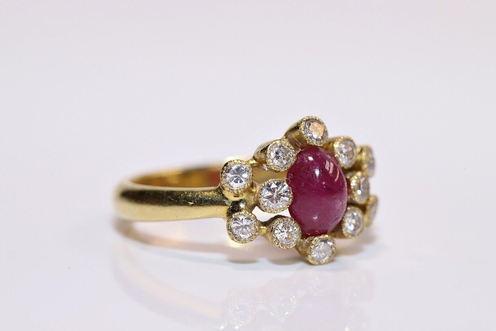 Vintage Circa 1980s 18k Gold Natural Diamond And Cabochon Ruby Ring In Good Condition For Sale In Fatih/İstanbul, 34
