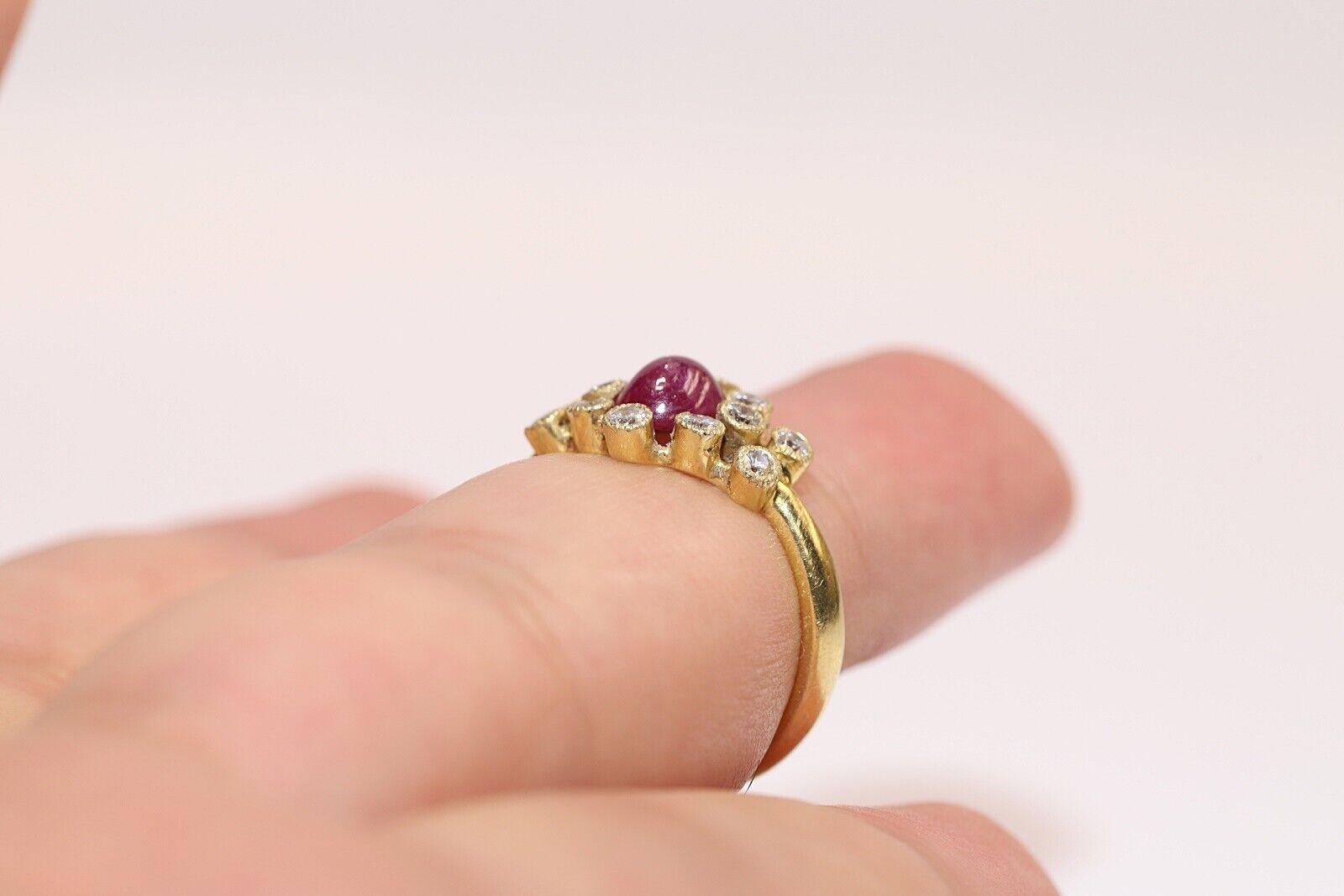 Vintage Circa 1980s 18k Gold Natural Diamond And Cabochon Ruby Ring For Sale 3