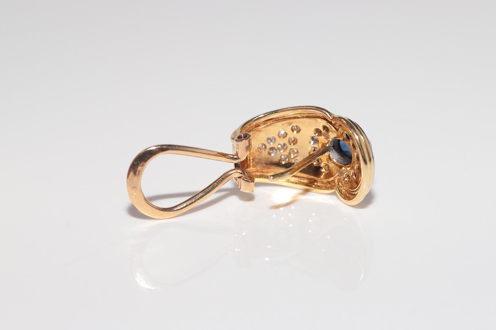 Vintage Circa 1980s 18k Gold Natural Diamond And Cabochon Sapphire Earring For Sale 4