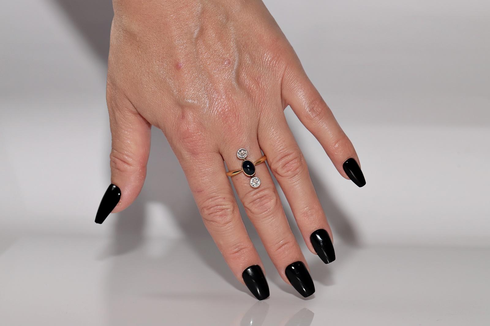 In ottime condizioni.
Il peso totale è di 4,2 grammi.
Totalmente è un diamante di circa 0,90 ct.
Il diamante ha un colore H+I e una purezza s1.
Il peso totale dello zaffiro è di circa 1,50 ct.
La misura dell'anello è US 8
Possiamo realizzare