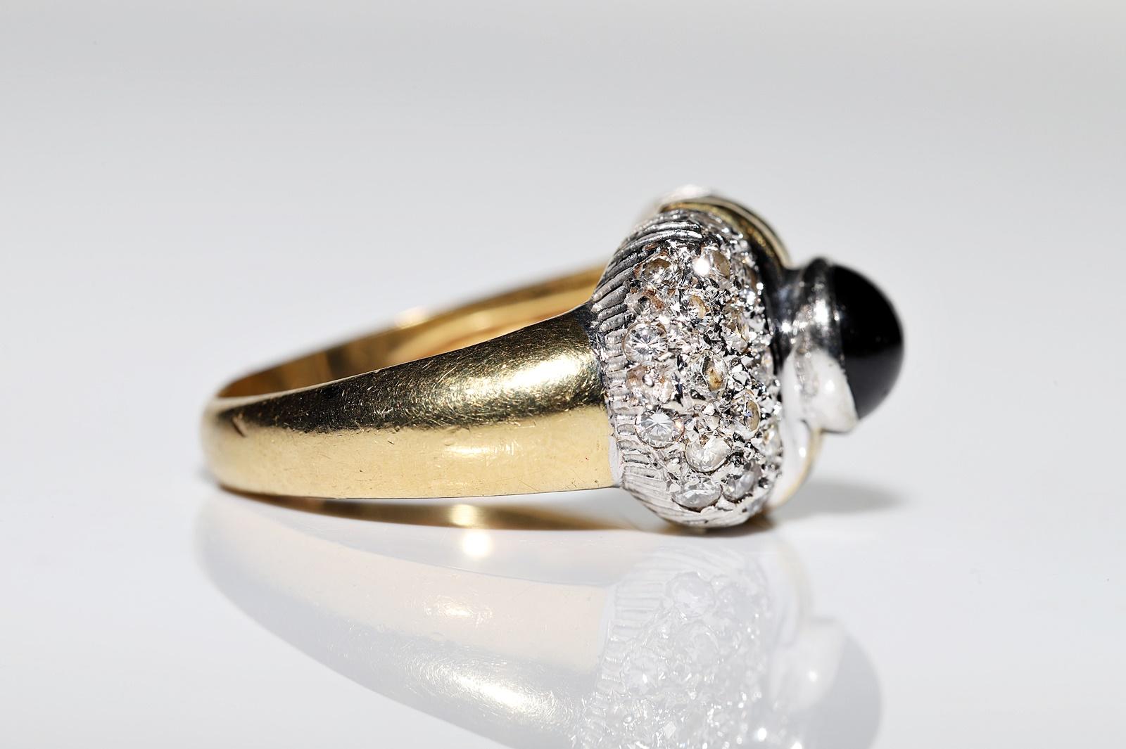 Anillo vintage circa años 80 de oro de 18k con diamante natural y zafiro cabujón Corte brillante en venta