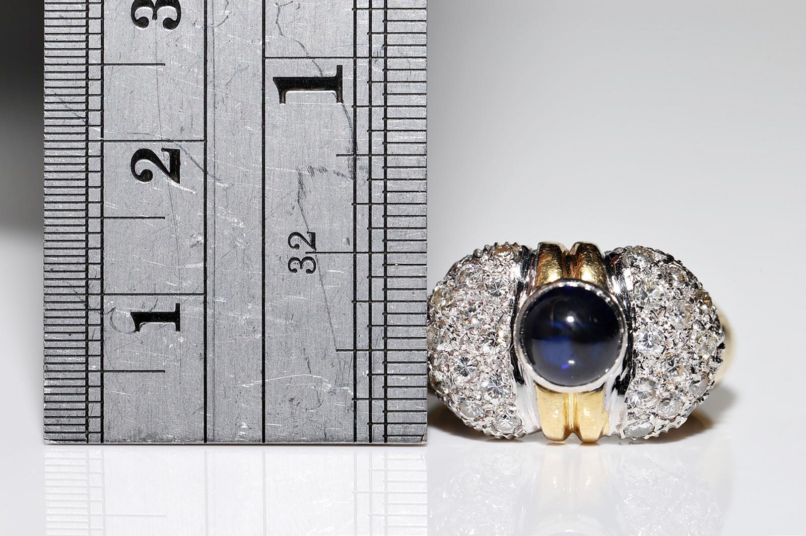 Vintage Circa 1980s 18k Gold Natural Diamond And Cabochon Sapphire Ring For Sale 3